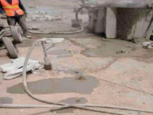 关岭水泥混凝土路面板底注浆技术 路面脱空注浆整治方案